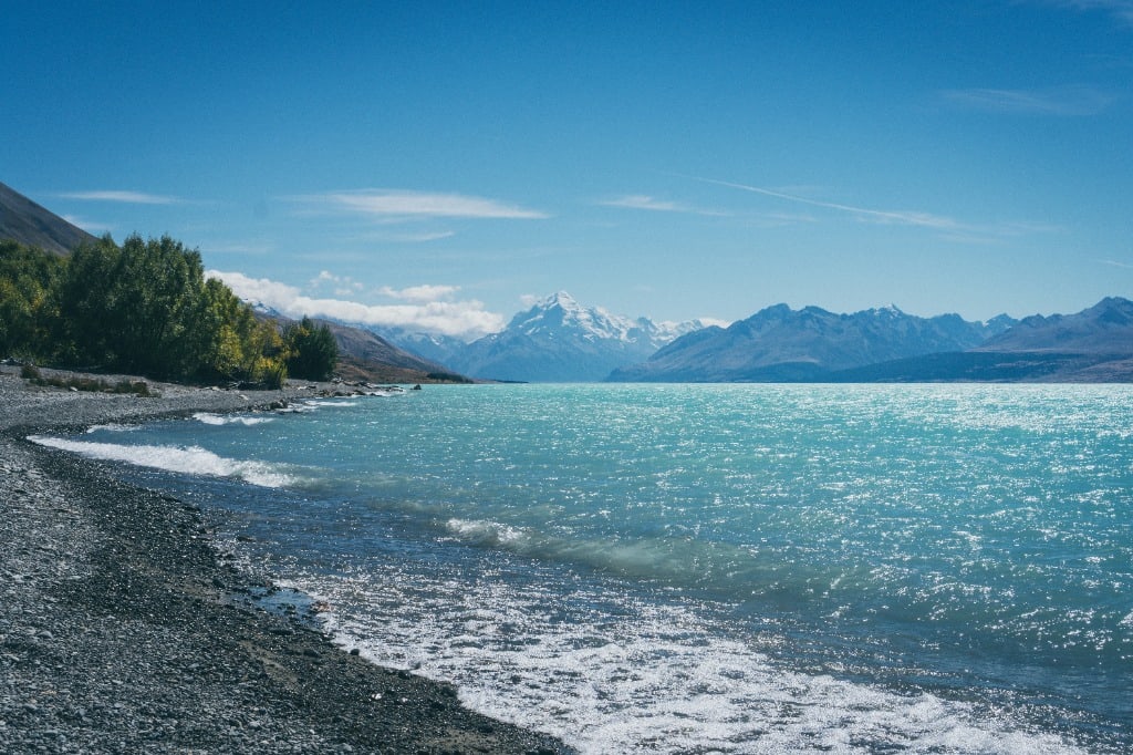 Lake Pukaki turquoise waters and Mount Cook backdrop, New Zealand